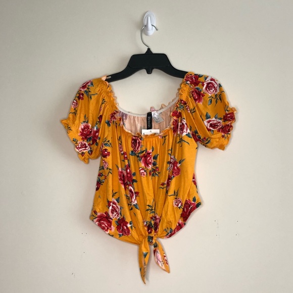 H&M Tops - 3/20 NEW H&M Bubble Sleeve Floral Top